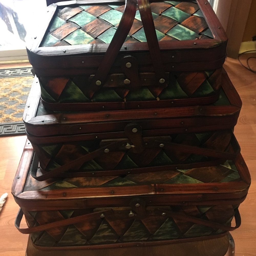 Three pieces woven basket